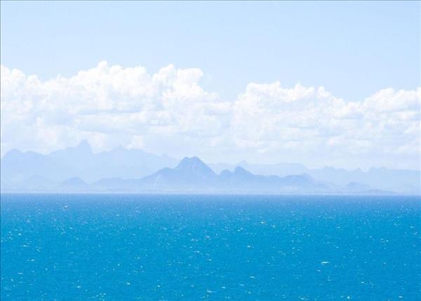 为什么天空是蓝色的海水是蓝色的[为什么天空是蓝色的,因为大海是蓝色的]