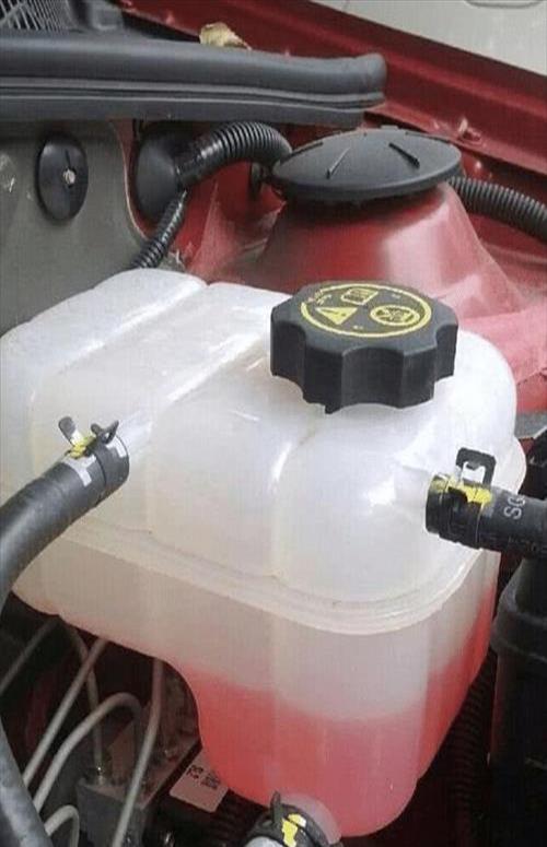 发动机冷却液缺少是什么原因(机动车冷却液不足图标)