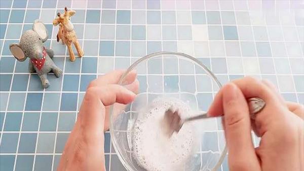如何用牙膏洗洁精做起泡胶(用牙膏用洗洁精怎么做起泡胶)