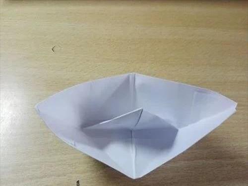 折纸船防水底(延申：纸船怎么折不漏水)