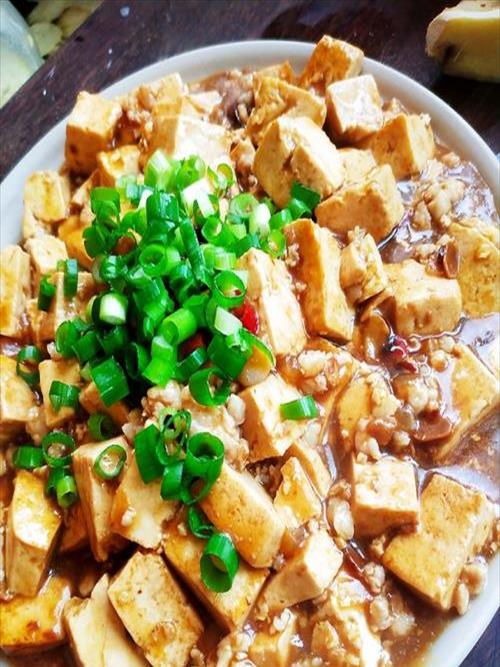 红烧豆腐的正确做法(附录：红烧豆腐怎么做好吃又简单的做法)