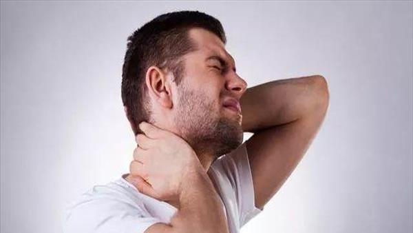 肩周炎的正确锻炼方法(颈椎引起的肩周炎不治疗自己能好吗)